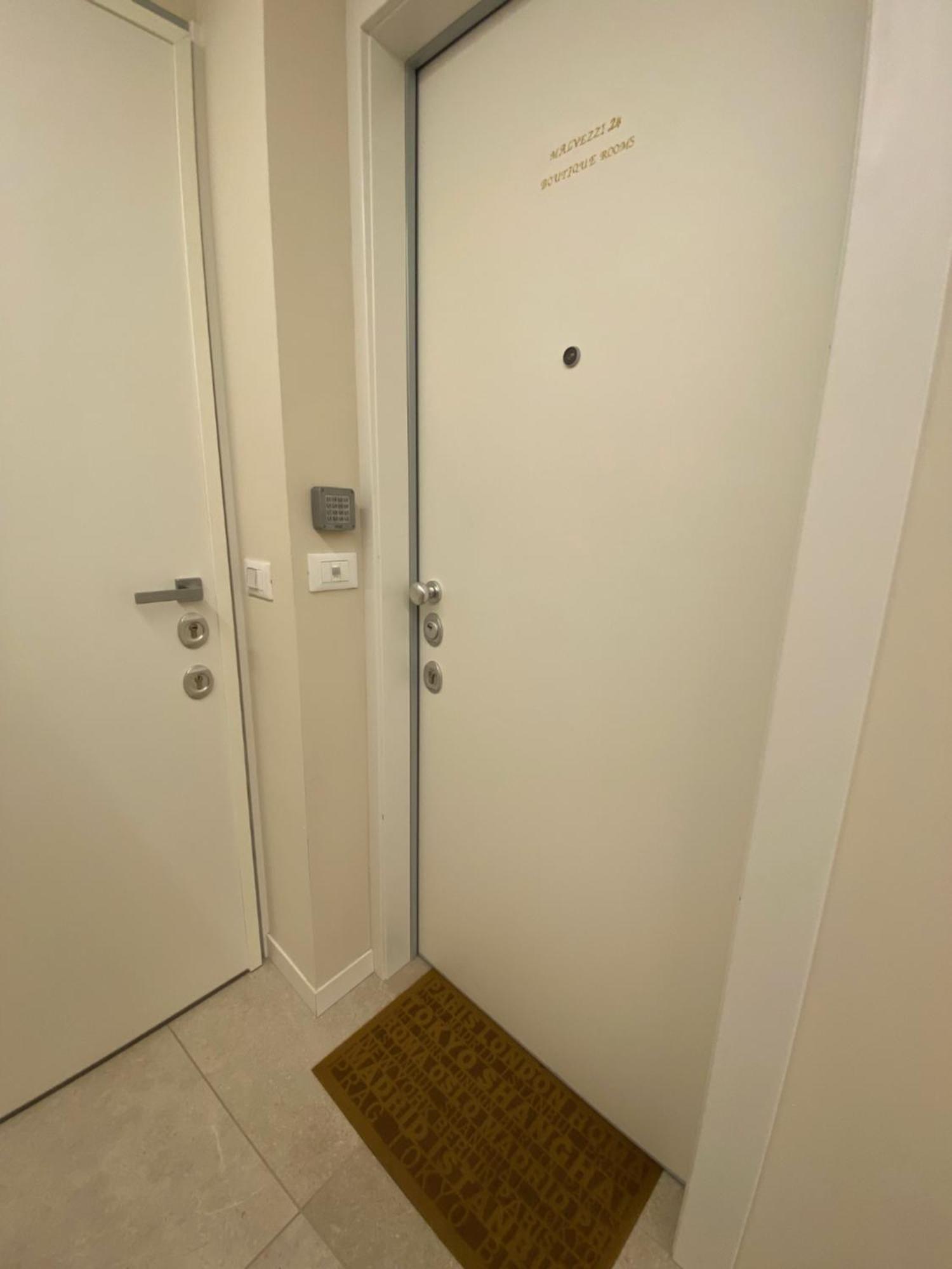 Malvezzi24 Boutique Rooms Дезенцано-дель-Гарда Экстерьер фото