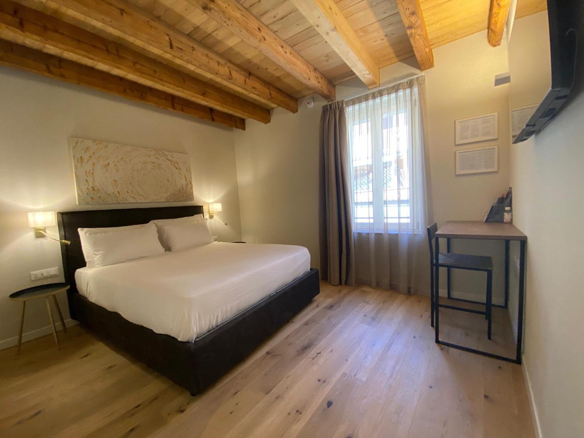 Malvezzi24 Boutique Rooms Дезенцано-дель-Гарда Экстерьер фото
