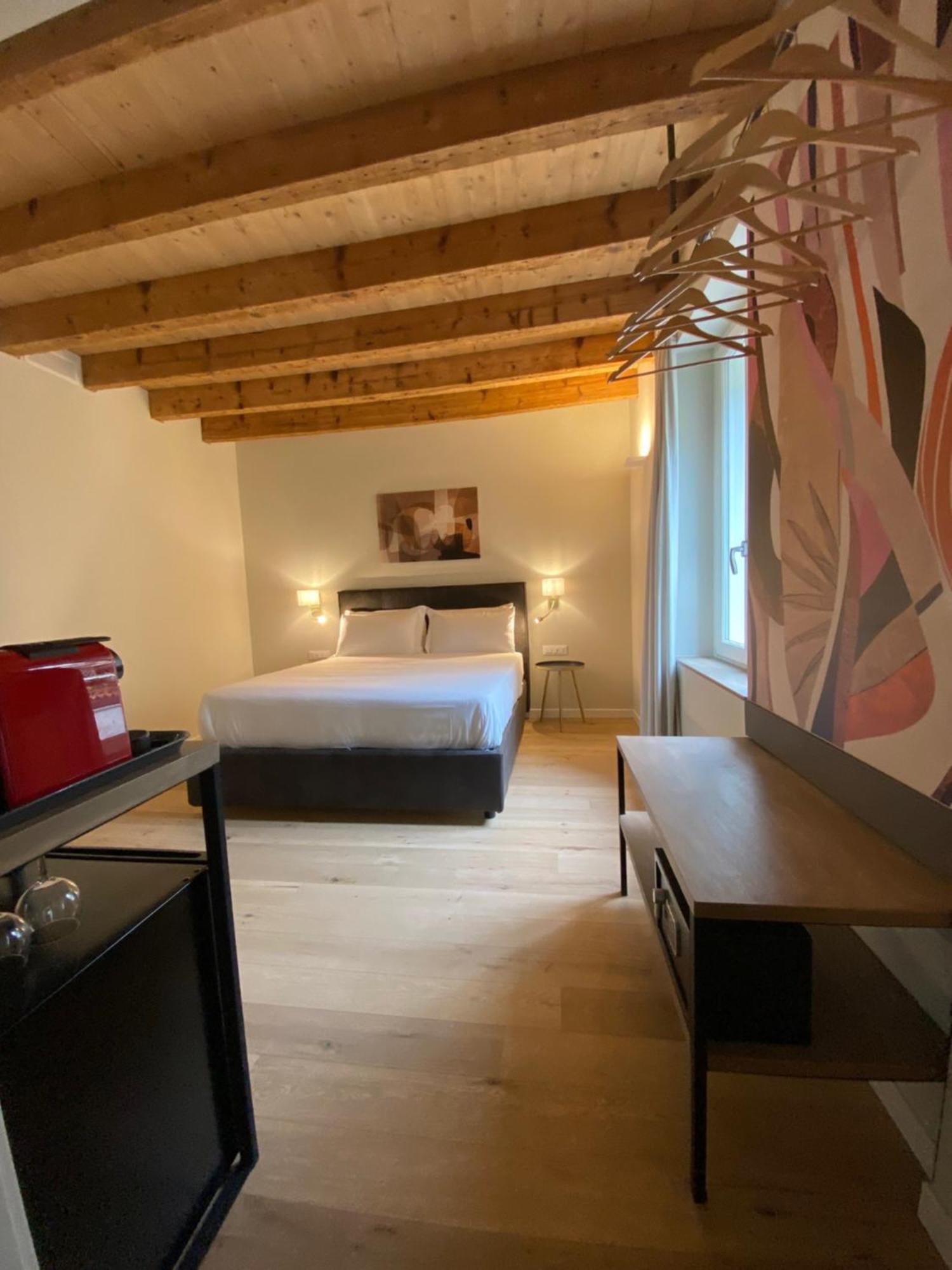 Malvezzi24 Boutique Rooms Дезенцано-дель-Гарда Экстерьер фото